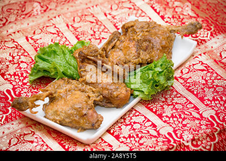 Nawabi food - Rôti de poulet avec la sauce. Ce type d'aliments sont trop savoureux et délicieux. Banque D'Images