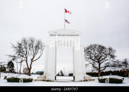 La paix à l'arche USA-Canada de passage frontalier à Blaine/Surrey, également connu sous le nom de Douglas Crossing. Blaine, WA. USA Banque D'Images