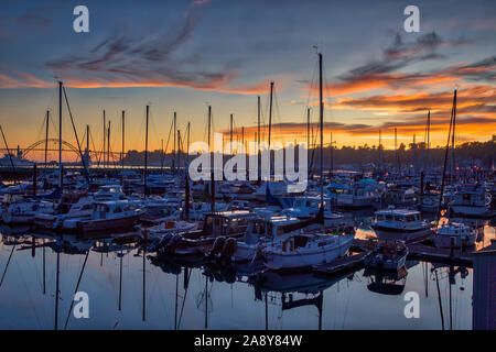 Sunset Marina Newport Banque D'Images