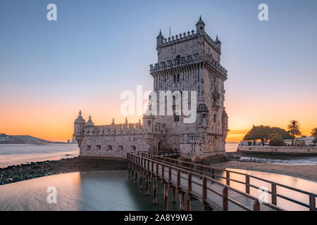 La Tour de Belém, le Ponte 25 de Abril, Lisbonne, Portugal, Europe Banque D'Images