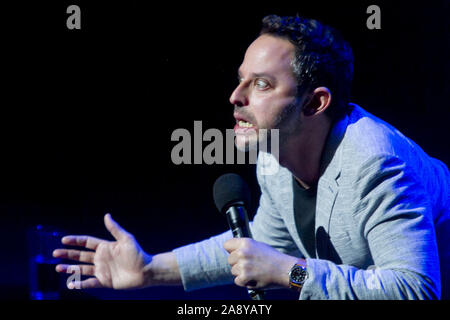 Le 9 novembre 2019, Brooklyn, NY, USA : Brooklyn, NY Le 9 novembre , 2019 : BAM présente .Nick Kroll effectuant dans son garçon d'âge moyen tour à la Howard Gilman Opera House.Crédit Photo Rahav Segev (Image Crédit : © Rahav Segev/Zuma sur le fil) Banque D'Images