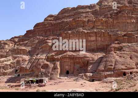 Tombeau Renaissance, haut lieu du sentier du sacrifice, Petra, Wadi Musa, Ma'an Governorate, Jordanie, Moyen-Orient Banque D'Images