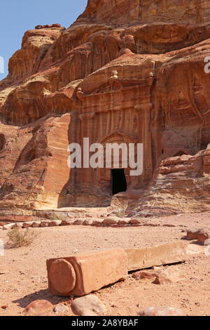 Tombeau Renaissance, haut lieu du sentier du sacrifice, Petra, Wadi Musa, Ma'an Governorate, Jordanie, Moyen-Orient Banque D'Images