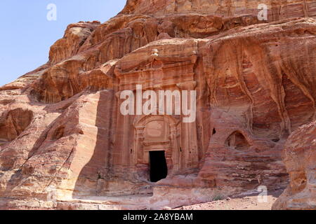 Tombeau Renaissance, haut lieu du sentier du sacrifice, Petra, Wadi Musa, Ma'an Governorate, Jordanie, Moyen-Orient Banque D'Images