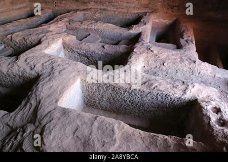 Tombeau Renaissance, haut lieu du sentier du sacrifice, Petra, Wadi Musa, Ma'an Governorate, Jordanie, Moyen-Orient Banque D'Images