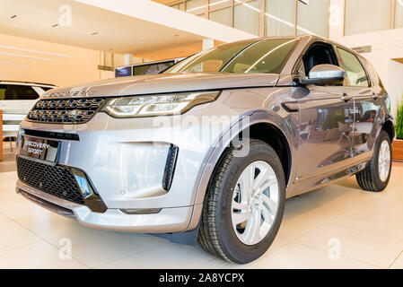 ROSTOV-SUR-Don, Russie - 08 NOVEMBRE 2019 : Land Rover Discovery de deuxième génération Sport vue du côté extérieur Banque D'Images