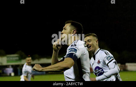 Oriel Park, Dundalk, dans le comté de Louth, en Irlande. 11 novembre 2019. UNITE the Union (deuxième étape de la Coupe des Champions)- Dundalk v Linfield (bleu). La deuxième action de jambe ce soir à Dundalk. 2 Dundalk Linfield 0 But buteur Brian Gartland. Crédit : David Hunter/Alamy Live News. Banque D'Images