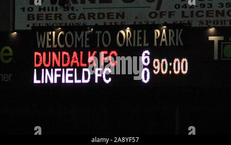 Oriel Park, Dundalk, dans le comté de Louth, en Irlande. 11 novembre 2019. UNITE the Union (deuxième étape de la Coupe des Champions)- 6 Dundalk Linfield 0 (7-1 agg). Dundalk lever l'UNITE DES CHAMPIONS. Crédit : David Hunter/Alamy Live News. Banque D'Images