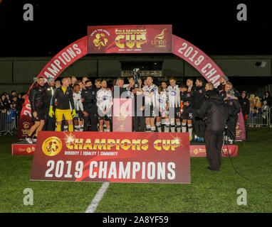 Oriel Park, Dundalk, dans le comté de Louth, en Irlande. 11 novembre 2019. UNITE the Union (deuxième étape de la Coupe des Champions)- 6 Dundalk Linfield 0 (7-1 agg). Dundalk lever l'UNITE DES CHAMPIONS. Crédit : David Hunter/Alamy Live News. Banque D'Images