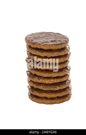 Biscuit chocolat tas sur fond blanc isolé Banque D'Images
