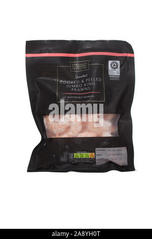 Cuites et décortiquées congelées, crevettes jumbo isolé sur fond blanc Banque D'Images
