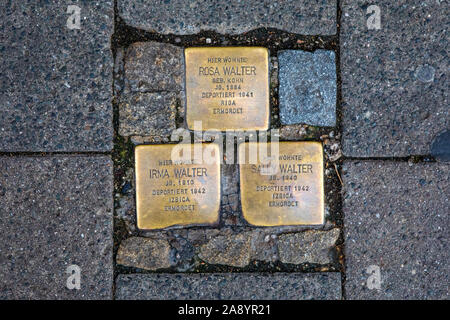 Bamberg, Allemagne - 22 octobre 2019 : Stolpersteins, ou des obstacles, à Bamberg, Allemagne. D'achoppement sont les plaques dans le sol inscrit wi Banque D'Images