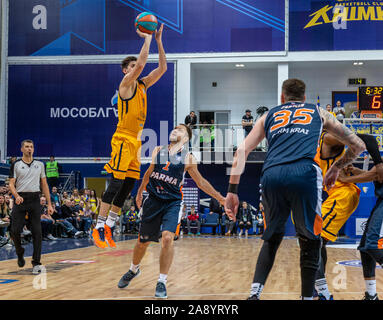 # 1 Alexey Shved de Khimki Moscow vu en action lors de l'Organisation des match de championnat entre VTB Khimki Moscow et Parme Perm.(score final ; Khimki Moscow 103-100 Parme) Perm Banque D'Images