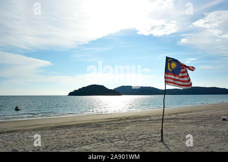 Langkawi, Malaisie - le 12 octobre 2019. Drapeau malaisien à Cenang Beach sur langkawi Banque D'Images