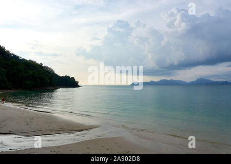 Langkawi, Malaisie - le 12 octobre 2019. Voir à partir de la plage de pasir Tengkorak langkawi Banque D'Images