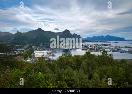 Vue d'Svolvae Tjeldbergtind de Lofoten, Banque D'Images