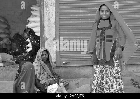 Colourfull habillé Gujarati les femmes. Le Gujarat est un paradis pour les amoureux du textile et de la mode freaks Banque D'Images