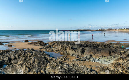 Vue de la plage à Traeth Llydan, près de conseil informatique sur l'île d'Anglesey, dans le Nord du Pays de Galles, Royaume-Uni. Prises le 29 octobre 2019. Banque D'Images