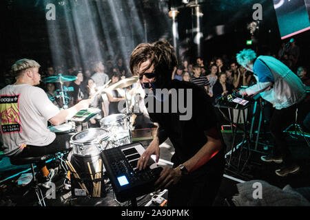 Copenhague, Danemark. 09ème, novembre 2019. Le groupe danois Farveblind effectue un concert live à Pumpehuset à Copenhague. (Photo crédit : Gonzales Photo - Flemming Bo Jensen). Banque D'Images