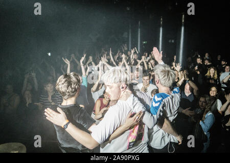 Copenhague, Danemark. 09ème, novembre 2019. Le groupe danois Farveblind effectue un concert live à Pumpehuset à Copenhague. (Photo crédit : Gonzales Photo - Flemming Bo Jensen). Banque D'Images