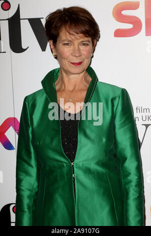 Dec 01, 2017 - Londres, Angleterre, Royaume-Uni - Sky Women in Film and TV Awards 2017, London Hilton - Tapis Rouge Photo arrivées truies : Celia Imrie Banque D'Images