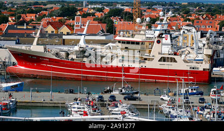 Chalutier de haute mer, amarré dans le port de Skagen, Danemark. Banque D'Images