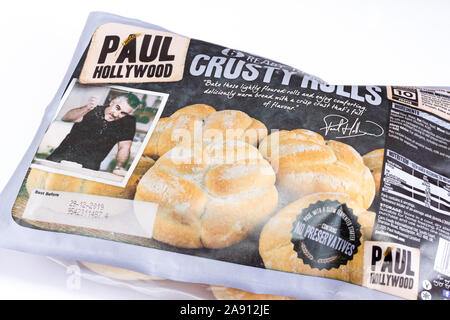 Sachet de Paul Hollywood prêt à cuire les rouleaux croustillants Banque D'Images