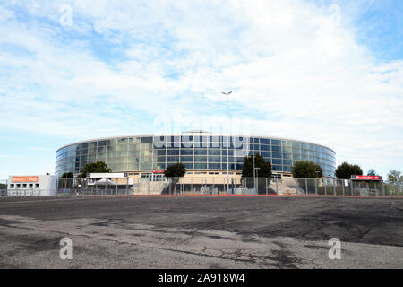 Zenith, anciennement connu sous le nom de Palazzo dello Sport ou Palaeur, est multi-sports et divertissements arena dans le quartier Eur de Rome - Italie Banque D'Images