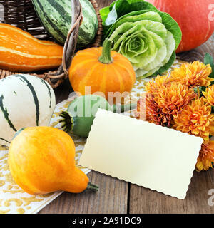 L'automne avec les citrouilles et l'arrière-plan de l'étiquette Banque D'Images