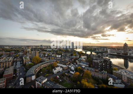 La Tamise à Battersea à à l'Ouest au coucher du soleil. Banque D'Images