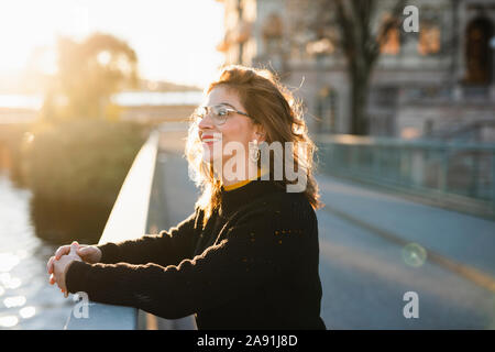 Woman looking away Banque D'Images