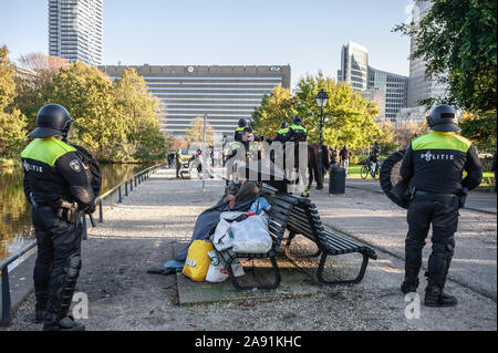 Sure, La Haye, Pays-Bas. Mercredi 30 Octobre, 2019. Cette semaine a vu le retour de travailleurs de construction néerlandaise de démontrer sur la Maliev Banque D'Images