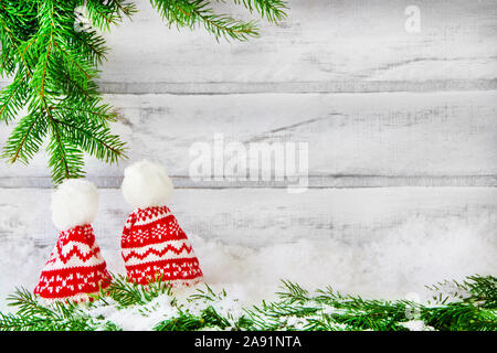 Décoration de Noël et deux chapeaux Banque D'Images