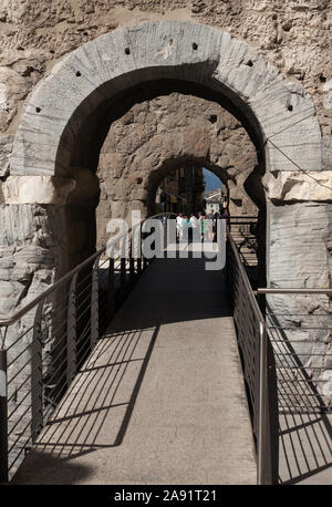 Vue de la Porta Pretoria qu'est l'entrée de la ville romaine d'Augusta Praetoria Salassorum (Aoste aujourd'hui). Banque D'Images