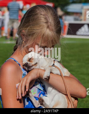 La Lettonie, Riga - 5 juillet : relation entre les êtres humains et les animaux, le stade, le 5 juillet 2018, Liepaja, Lettonie. Banque D'Images