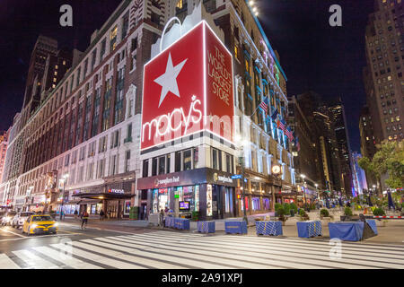 Du grand magasin Macy's Herald Square, sur la sixième Avenue, Manhattan, New York City, États-Unis d'Amérique. Banque D'Images