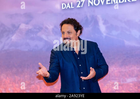 Roma, Italie. 12 Nov, 2019. Enrico Brignano participe au photocall du film "gelé 2 - Le secret d'Arendelle' réalisé par Jennifer Lee et Chris Buck, au St Regis Hotel Rome : Crédit Agence de presse du Pacifique/Alamy Live News Banque D'Images