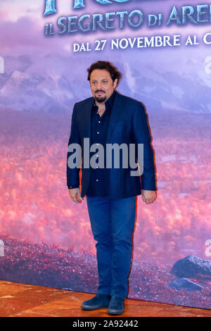 Roma, Italie. 12 Nov, 2019. Enrico Brignano participe au photocall du film "gelé 2 - Le secret d'Arendelle' réalisé par Jennifer Lee et Chris Buck, au St Regis Hotel Rome : Crédit Agence de presse du Pacifique/Alamy Live News Banque D'Images