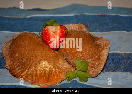 Galettes aux fraises sucrées farine complète en or nuancée Banque D'Images