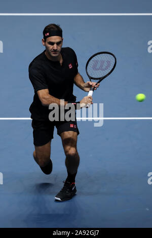 Londres, Royaume-Uni. 12 Nov, 2019. Arena. Londres, Royaume-Uni. 12 Nov, 2019. Nitto ATP Tennis Finale, Roger Federer (Suisse) en action dans son match contre Matteo Berrettini (Italie) - usage éditorial : Action Crédit Plus Sport/Alamy Live News Crédit : Action Plus de Sports/Alamy Live News Banque D'Images