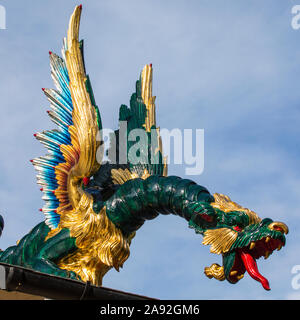 Surrey, UK - 14 septembre 2019 : l'une des sculptures de dragon sur la célèbre pagode de grands jardins botaniques royaux de Kew à Surrey, Royaume-Uni. Banque D'Images