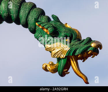 Surrey, UK - 14 septembre 2019 : l'une des sculptures de dragon sur la célèbre pagode de grands jardins botaniques royaux de Kew à Surrey, Royaume-Uni. Banque D'Images
