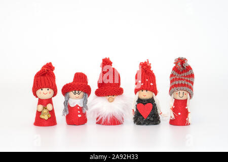 La famille gnome de Noël isolé sur fond blanc. Maison de la famille ensemble. Noël en famille. Noël et Nouvel An carte de souhaits avec copie espace Banque D'Images