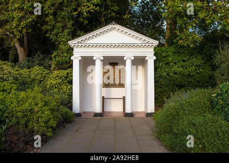 Surrey, UK - 14 septembre 2019 : un monument de guerre à Kew Royal Botanic Gardens, dédié au personnel de Kew Gardens qui ont perdu la vie au cours de la F Banque D'Images