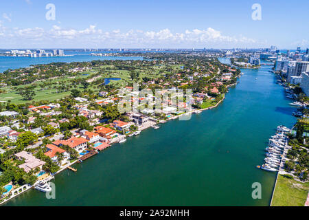 Miami Beach Florida, la Gorce Golf course Club Biscayne Bay, eau Waterfront homes résidences Indian Creek Aerial, Banque D'Images