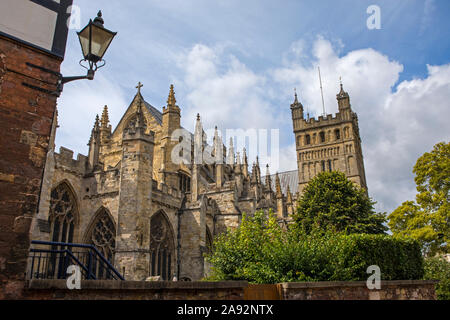 Une vue sur la magnifique cathédrale d'Exeter dans la ville d'Exeter dans le Devon, Royaume-Uni. Banque D'Images