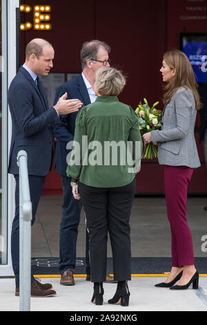 Londres, Royaume-Uni. 12 Nov, 2019. William, duc de Cambridge et Catherine, duchesse de Cambridge, assister à une crise de l'événement célébration des bénévoles avec l'organisme de bienfaisance crier à la Ville Blanche Troubadour Theatre. Credit : SOPA/Alamy Images Limited Live News Banque D'Images