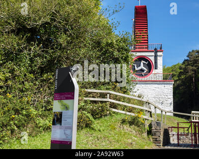 Après l'information pour la grande roue de Laxey ou Lady Isabella waterwheel et mines trail. Laxey, Île de Man, îles britanniques conçu par Robert Casement 1854 Banque D'Images