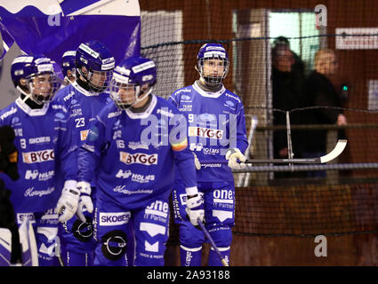 MOTALA 20191109Bandypremiär i Elitserien mellan IFK Motala-Sandvikens  AIK/BK på K-Bygg arena (isstadion). Ifks andramålvakt nr 1 Hugo Lundqvist.  Foto Jeppe Gustafsson Stock Photo - Alamy