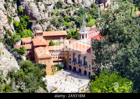 Vue de la montagne au sommet de Santa Maria de Montserrat Abbey à Monistrol, Catalogne, Espagne Banque D'Images